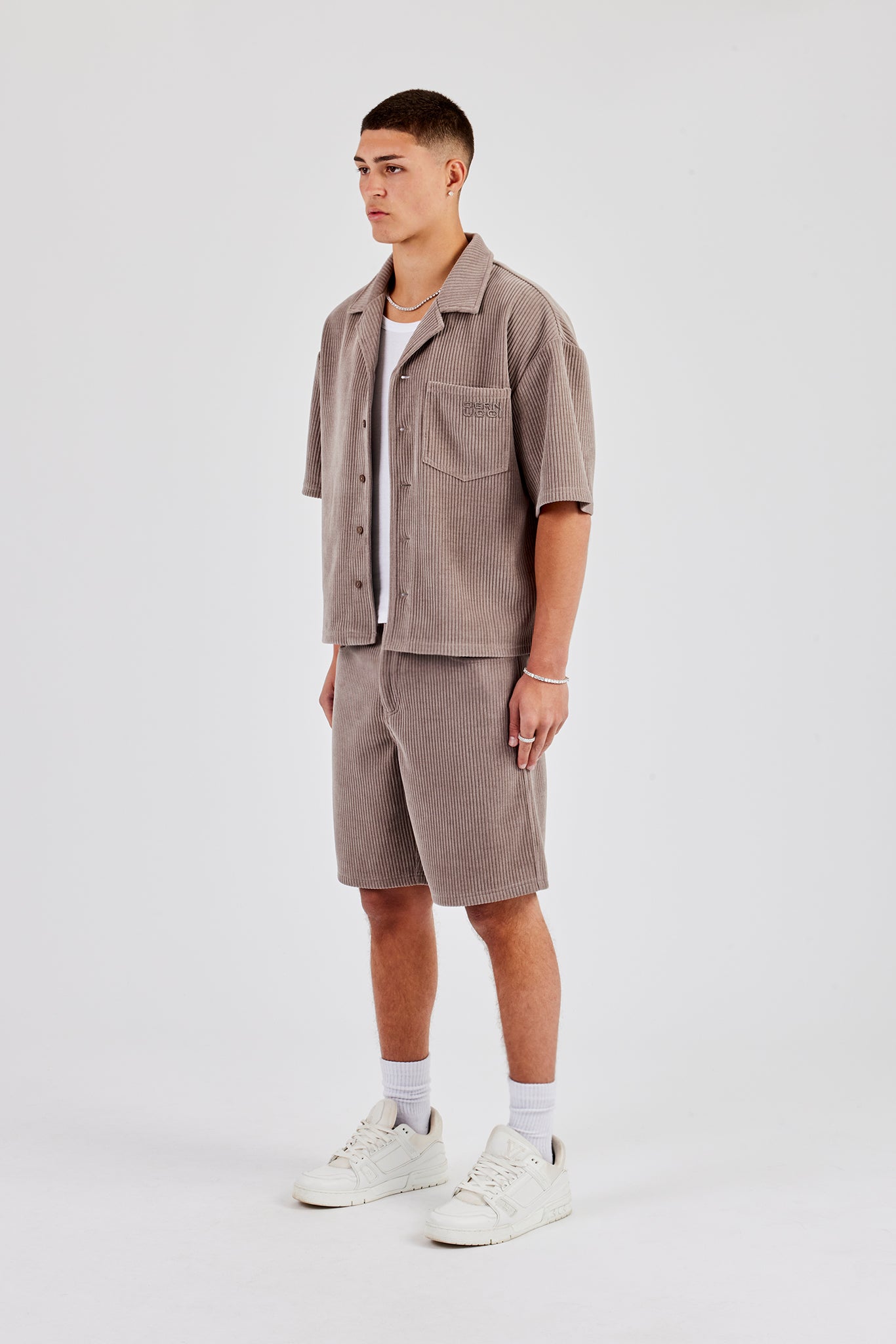 Cord-Hemd mit Reverskragen und Shorts mit Knopfleiste vorne - Taupe